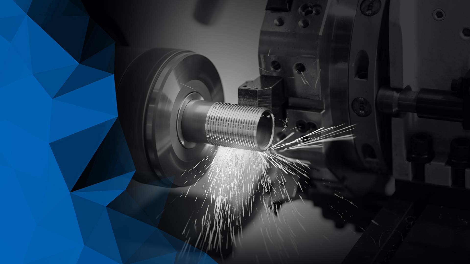 Operação de torneamento CNC com peça metálica em usinagem e elementos digitais de automação.